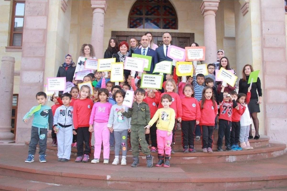 Biga&rsquo;da &Ccedil;ocuk Hakları G&uuml;n&uuml; &Ccedil;er&ccedil;evesinde S&ouml;zleşme İmzalandı