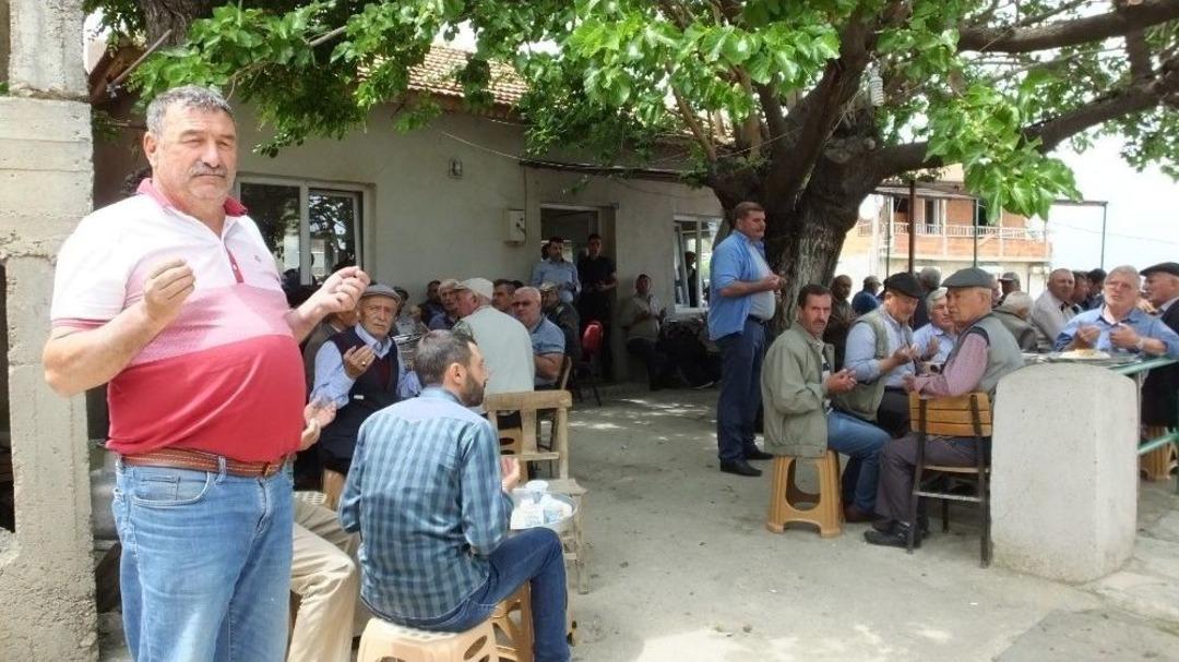 Balıkesir&rsquo;de Duadan Sonra Yağmur Yağdı. &Ccedil;ift&ccedil;iler Sevindi