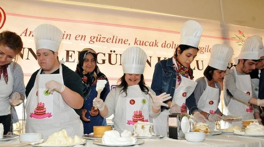 Engelli &Ccedil;ocuklardan Annelerine En G&uuml;zel Hediye