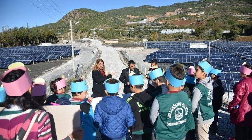 G&uuml;neş Enerjisi Santrali &Ouml;ğrencileri Ağırladı