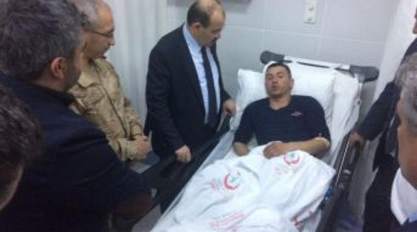 Vali Ustaoğlu, Ter&ouml;r &Ouml;rg&uuml;t&uuml;n&uuml;n Hain Saldırısında Yaralanan K&ouml;yl&uuml;leri Hastanede Ziyaret Etti
