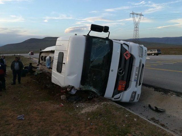 Yakıt Dolu Tanker Devrildi: 1 Yaralı