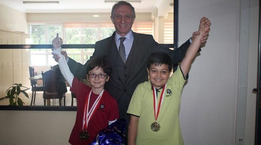 İhlas Koleji&rsquo;nden Y&uuml;zmede İki Şampiyonluk