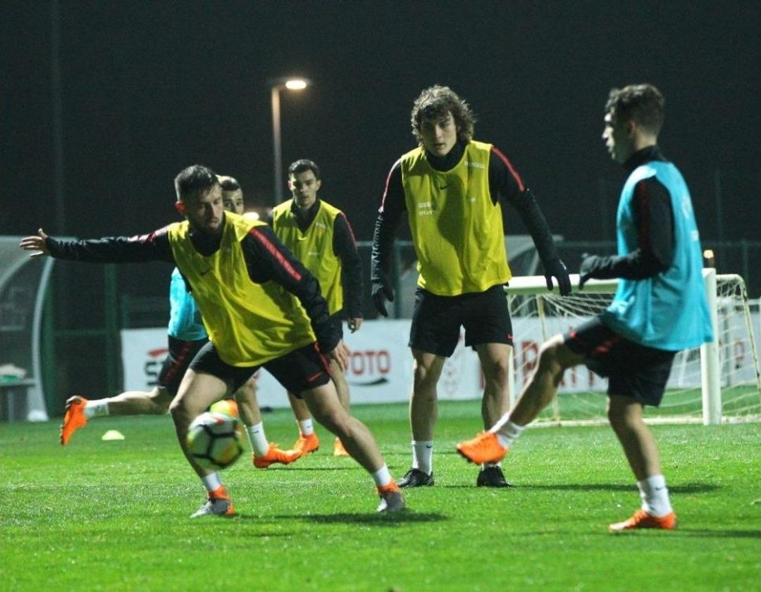 A Milliler Riva&rsquo;da Toplandı