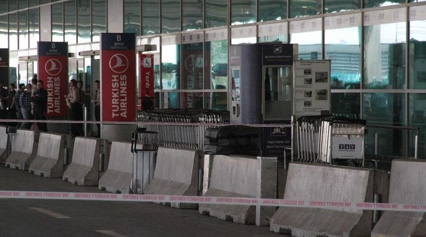 Havalimanındaki Sahipsiz Valiz, Polis Ekiplerini Harekete Ge&ccedil;irdi