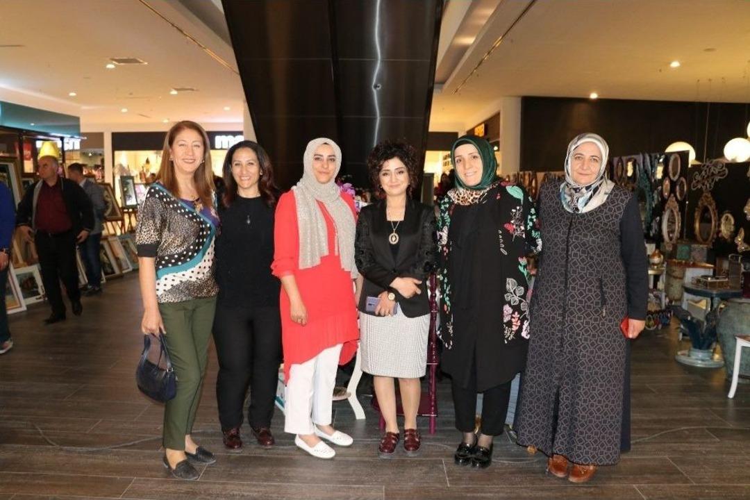 Kursiyerler &Uuml;r&uuml;nlerini Sergiliyor