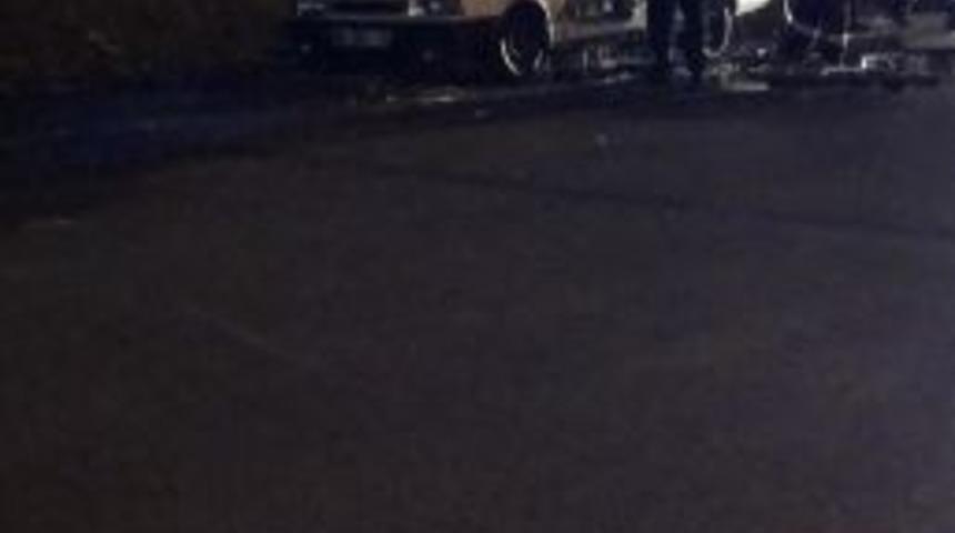 Kendi Aracını Yakan Gen&ccedil; O Anları Sosyal Medyada Paylaştı