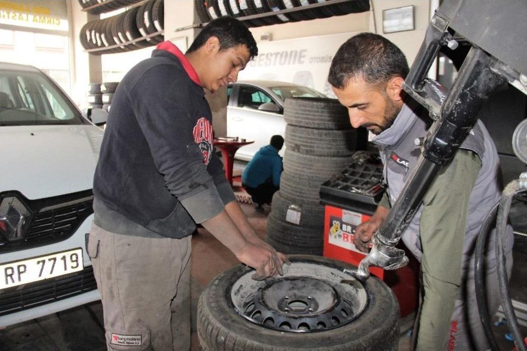 Kar Yağdı, Kış Lastiği Yoğunlu Erken Başladı