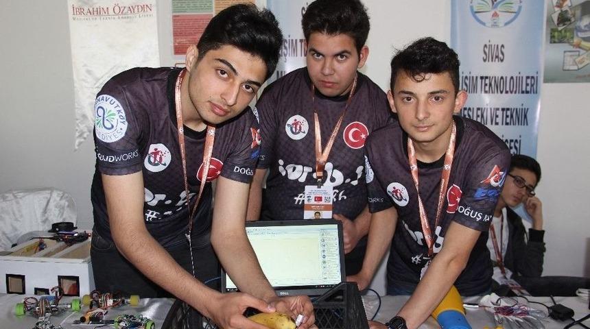 Yedikleri Bozuk Hamburgerden İlham Aldılar