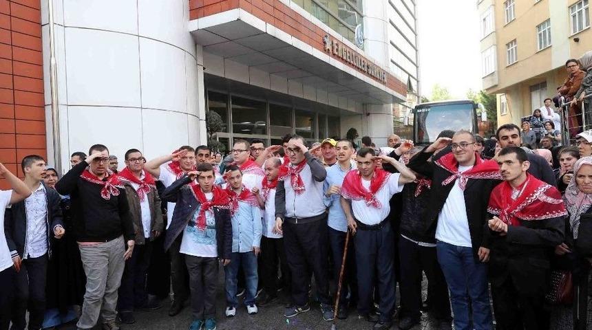 Engelliler Davul Zurnayla Askere Uğurlandı