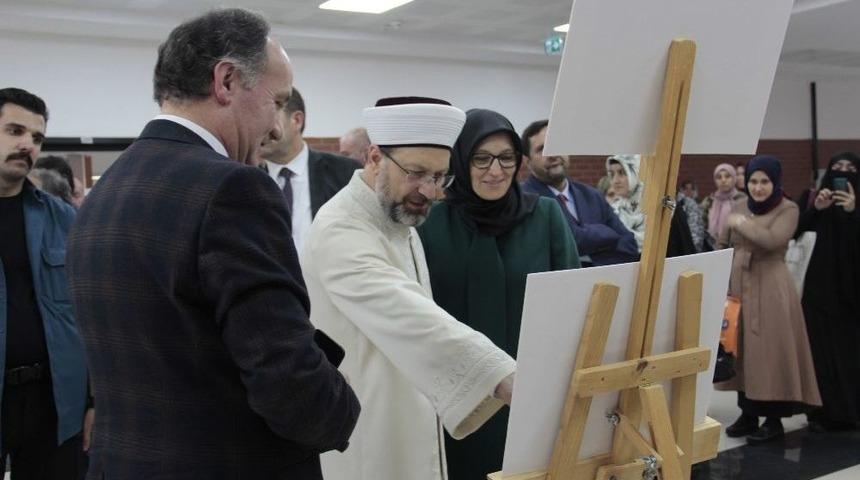 İlahiyat Fak&uuml;ltesi&rsquo;nde Fotoğraf Sergisi A&ccedil;ıldı