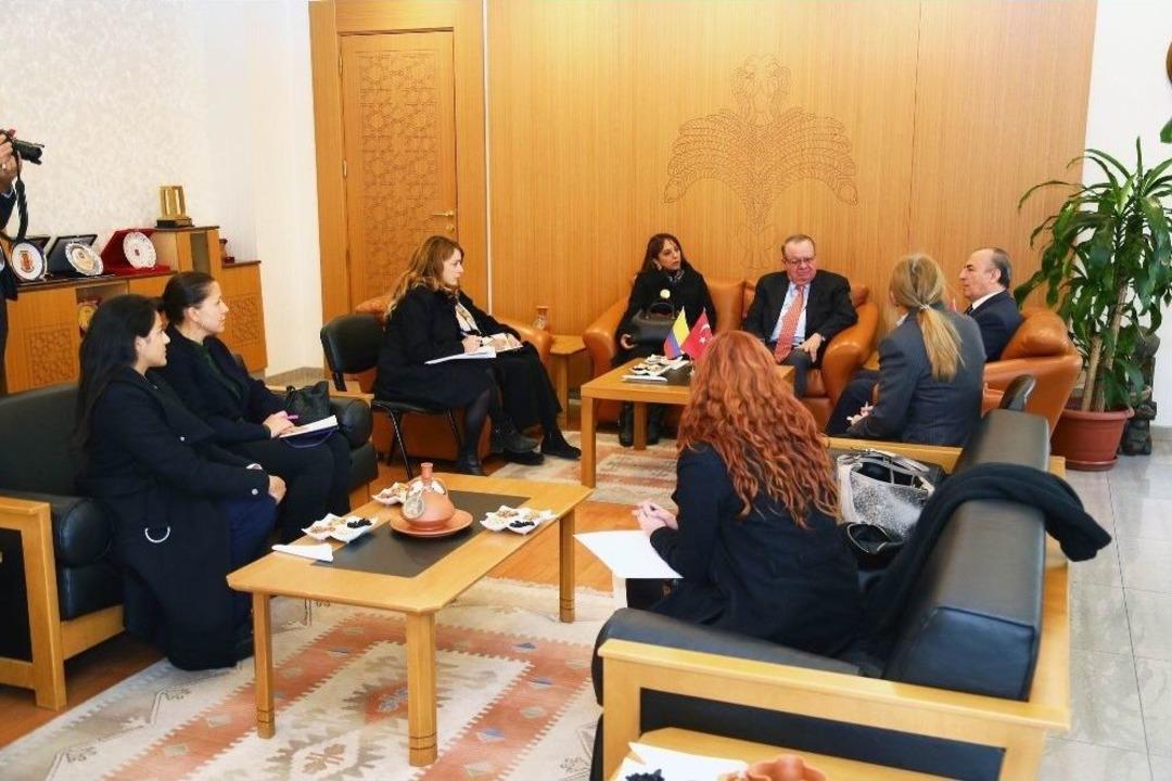 Kolombiya B&uuml;y&uuml;kel&ccedil;isi Juan Alfredo Pinto Saavedra&rsquo;dan Kayseri Valiliğine Ziyaret