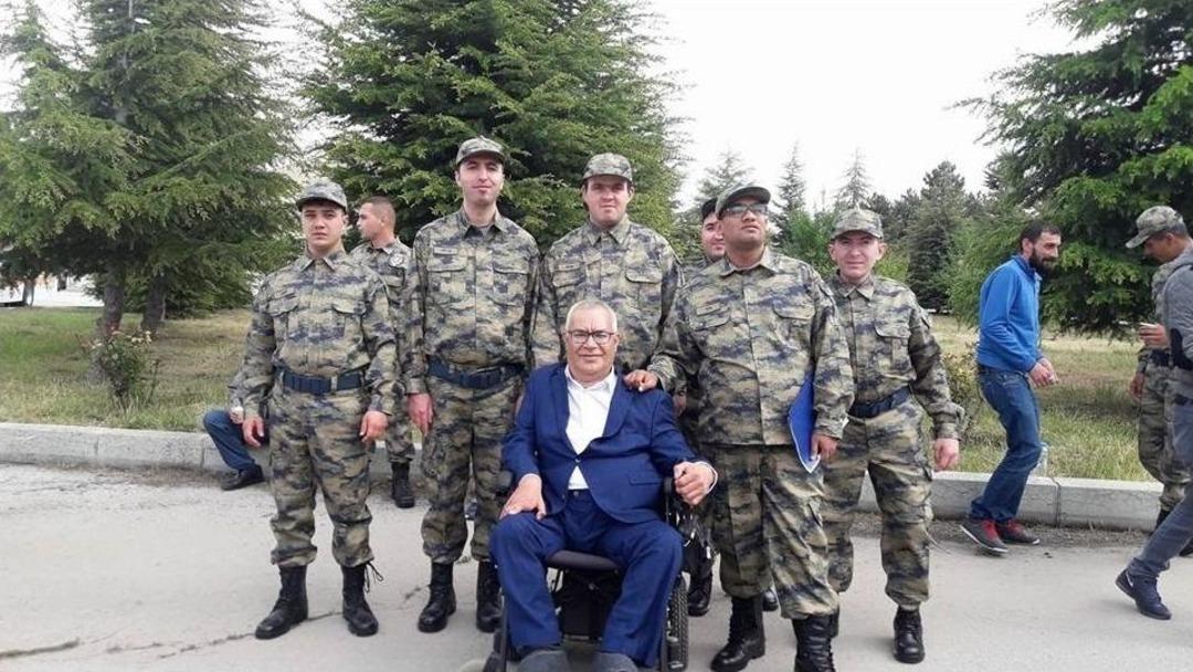 Bir G&uuml;n De Olsa Askerlik Heyecanı Yaşadılar