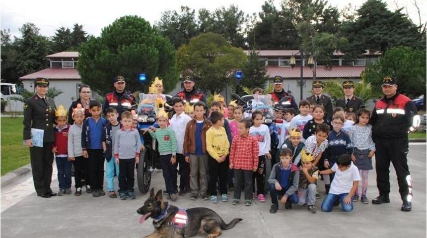 Jandarmadan &Ccedil;ocuklara Jest