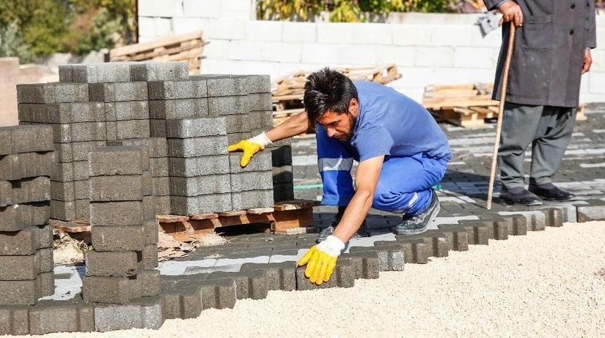 Şehitkamil&rsquo;den &Uuml;&ccedil;g&ouml;ze Mahallesi&rsquo;ne Kilitli Parke Taşı