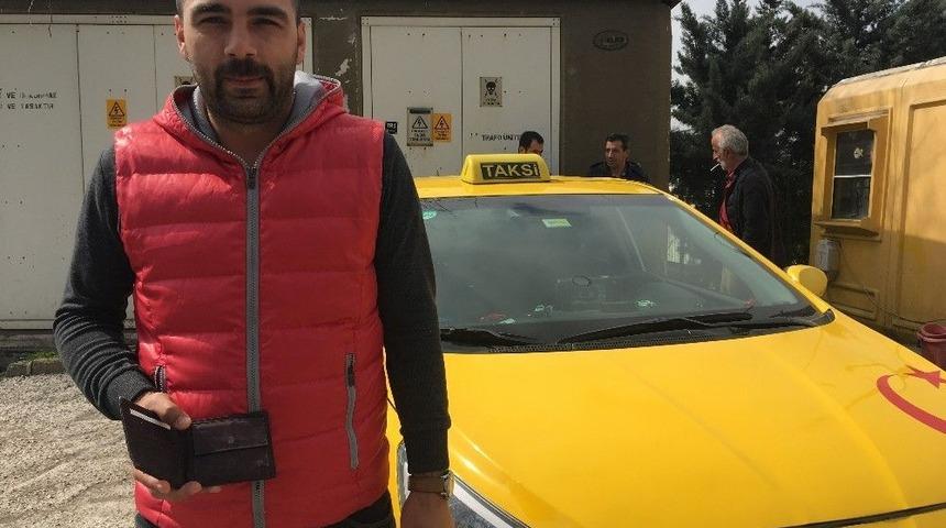 (&ouml;zel) Ticari Taksi Şof&ouml;r&uuml;nden &Ouml;rnek Davranış