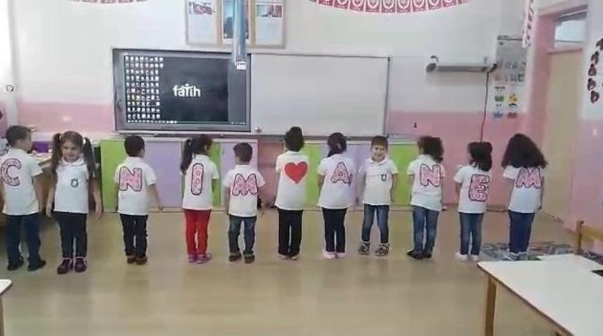 Minik &Ouml;ğrencilerden Anneler G&uuml;n&uuml; Etkinliği