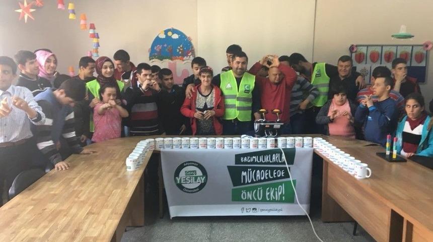 Zihinsel Engelliler Kendi Bardaklarını Yaptı