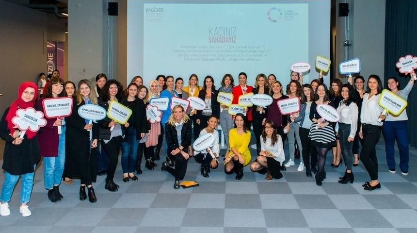 Kadınlar Sahaya İniyor