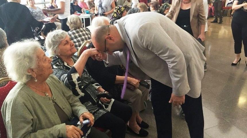 Sosyal Yaşam Kamp&uuml;s&uuml;nde Anneler G&uuml;n&uuml; Kutlaması