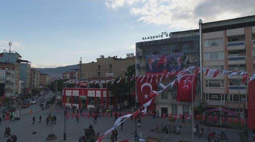Alaşehir Bah&ccedil;eli&rsquo;yi Karşılamaya Hazırlanıyor