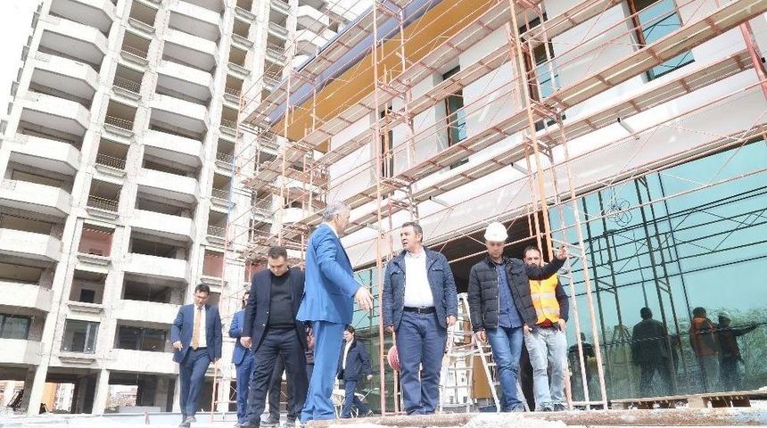Başkan &Ccedil;elik, Talas Sosyal Yaşam Merkezi İnşaatında İncelemelerde Bulundu