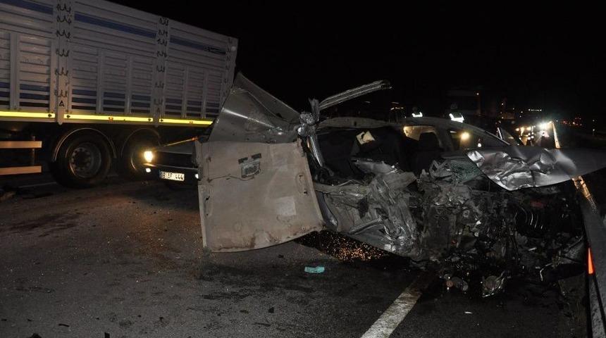 Otomobil Park Halindeki Tır&rsquo;a Arkadan &Ccedil;arptı