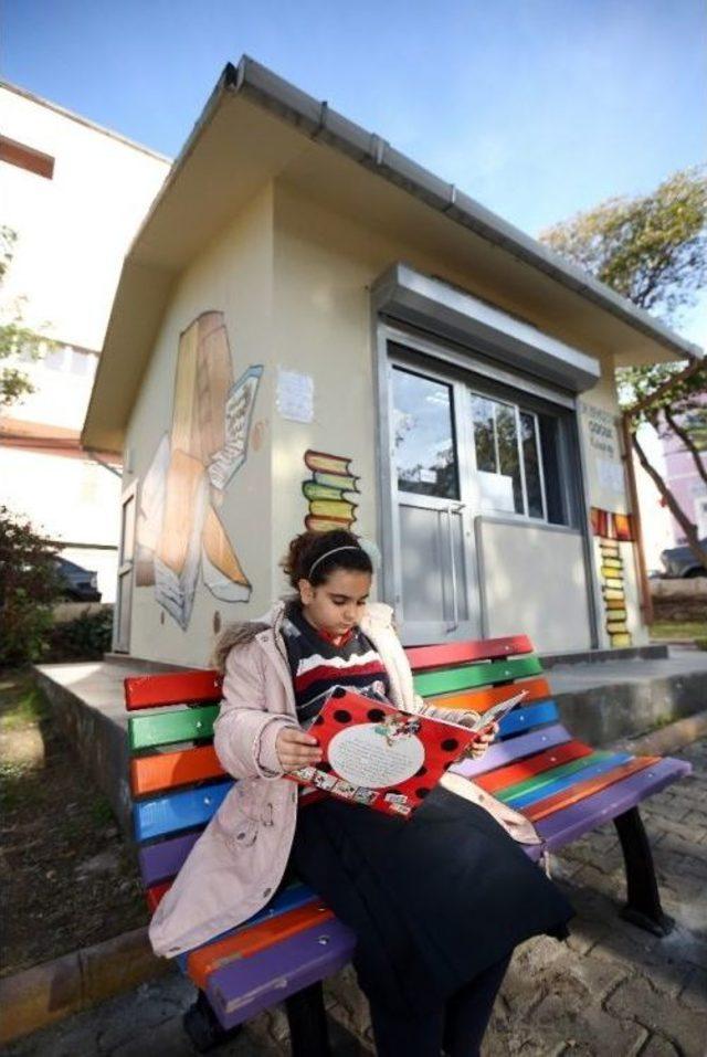 Konak’ın Parkları Kitaplarla Donatılıyor