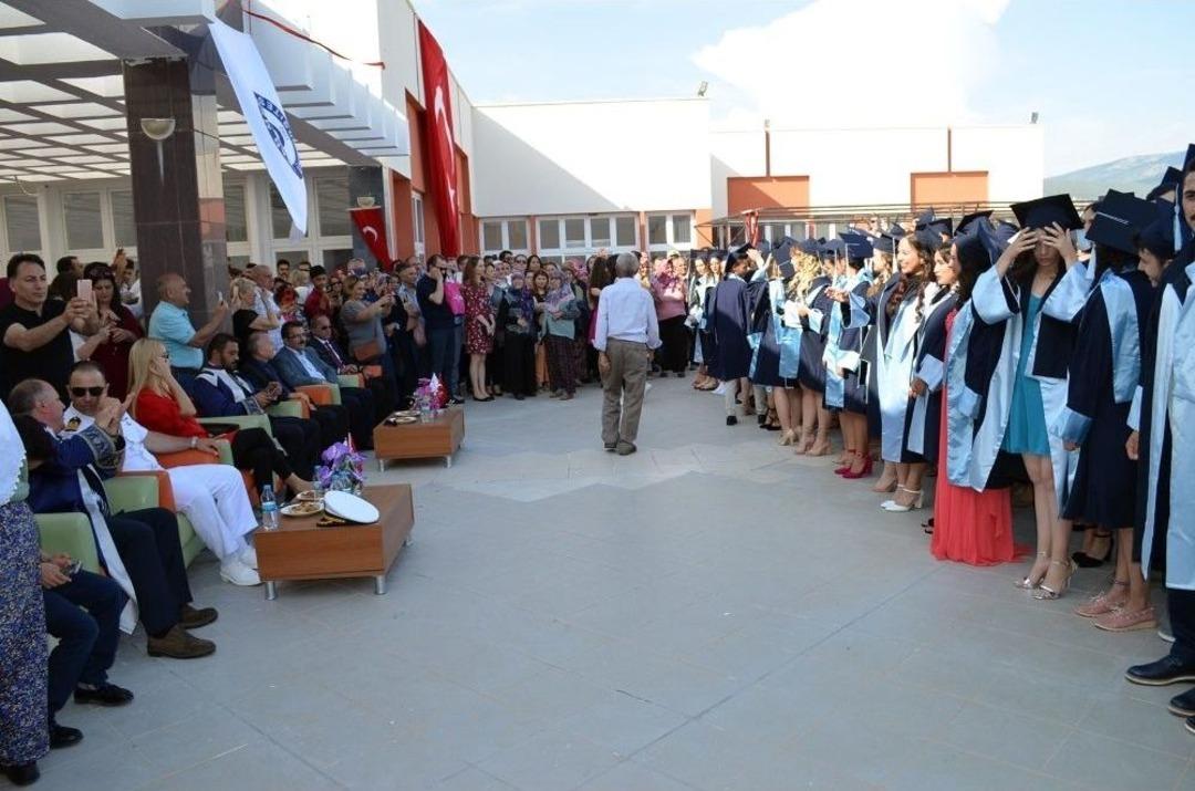 Ad&uuml; Didim Myo&rsquo;da Mezuniyet Sevinci