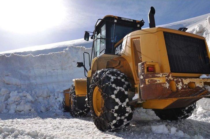 Karlı Dağlar İş Makineleriyle Aşılıyor G3