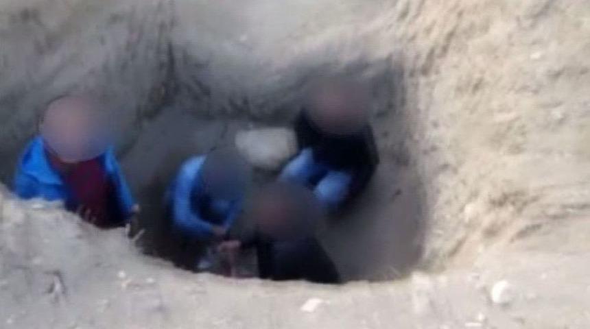 &Ouml;ğretmen Ve Arkadaşları Uyuşturucu Kullanırken Yakalandı