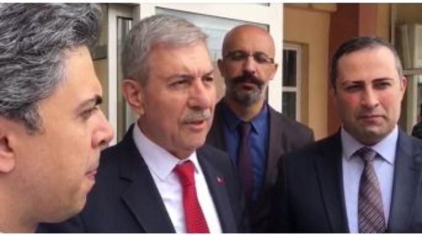 Trafik Kazasında Yaralananlara İlk M&uuml;dahaleyi Sağlık Bakanı Demircan Yaptı