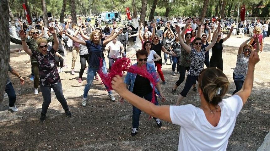 Anneler G&uuml;n&uuml;&rsquo;n&uuml; Piknikte Kutladılar