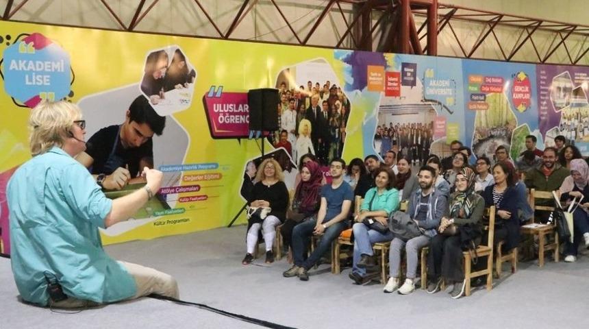 &Uuml;nl&uuml; Gezgin Wilco Wan Herpen, Kocaeli Kitap Fuarı&rsquo;nda