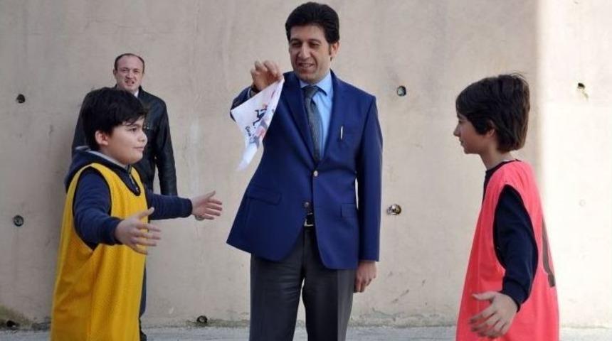 ’geleneksel Çocuk Oyunları’nın Okul Tanıtımları Yapılıyor