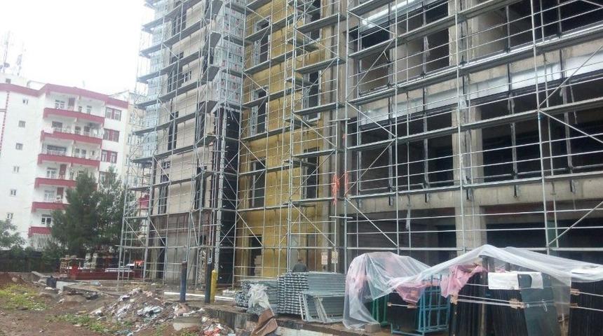 Diyarbakır&rsquo;da İnşaat İskelesi &Ccedil;&ouml;kt&uuml;: 2&rsquo;si Ağır 5 İş&ccedil;i Yaralı