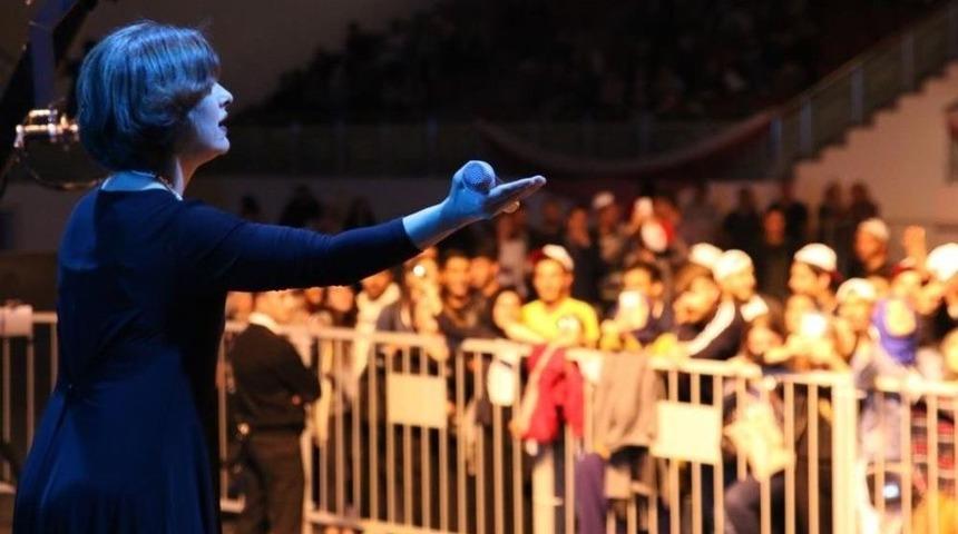 Ş&uuml;kriye Tutkun Nev&uuml;&rsquo;de Konser Verdi