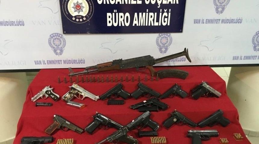 Van Merkezli 3 İlde Ka&ccedil;ak&ccedil;ılık Yaptığı Belirlenen 18 Kişi G&ouml;zaltında