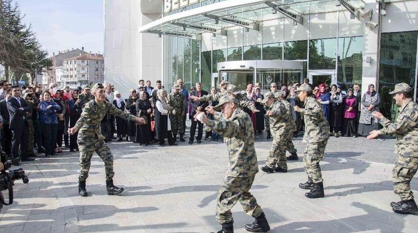 Engelli Gen&ccedil;lerin Askerlik Hayali Ger&ccedil;ek Oldu
