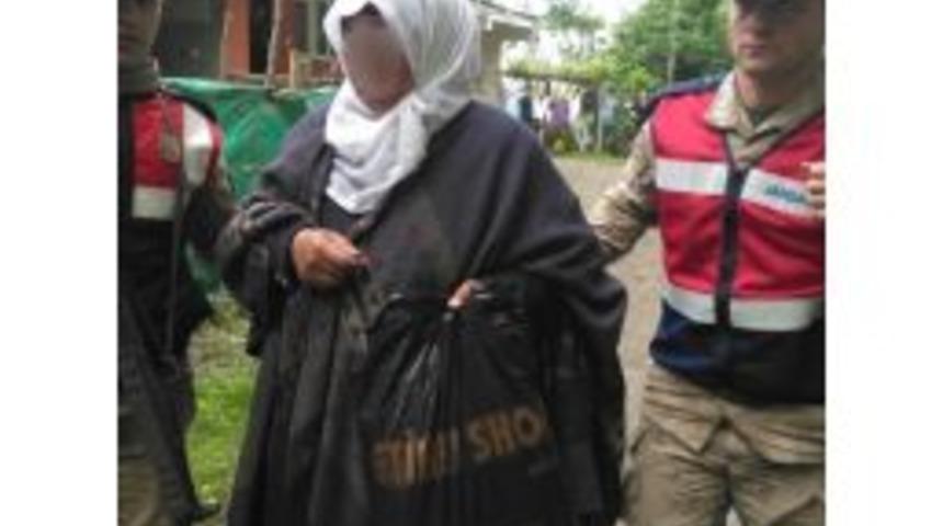 Dilenci Kılığında Hırsızlık Yapan Kadın Jandarmaya Yakalandı