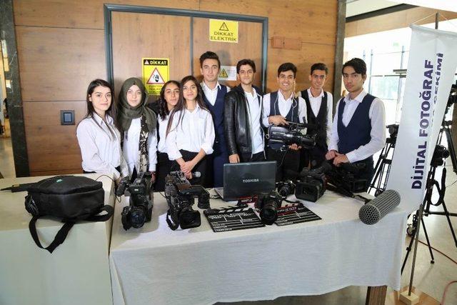 Diyarbakır&rsquo;da Meslek Tanıtım Stantları Kuruldu 3