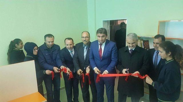 Yunus Emre Anadolu Lisesi, K&uuml;t&uuml;phanesine Kavuştu 1