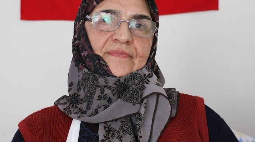 Cumhurbaşkanını G&ouml;rebilmek İ&ccedil;in Kaburgasını Kırdı