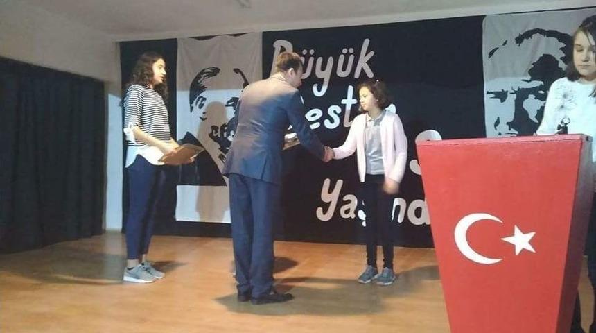 Dumlupınar&rsquo;da &Ouml;ğrenciler &Ouml;d&uuml;llendirildi