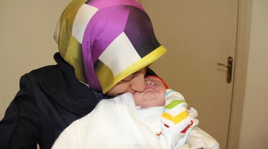 Bir Günlük Ahmet Asım Bebeğe Yeni Yemek Borusu Yapıldı