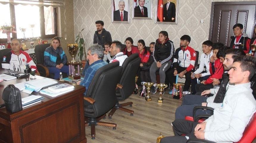 Ağrılı Sporcular Madalyaya Doymuyor