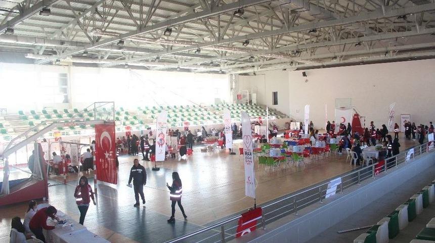 &Ouml;ğrencilerden Kan Bağışı