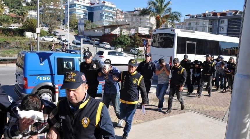 Hırsızlık &Ccedil;etesi Ş&uuml;phelileri Tutuklandı