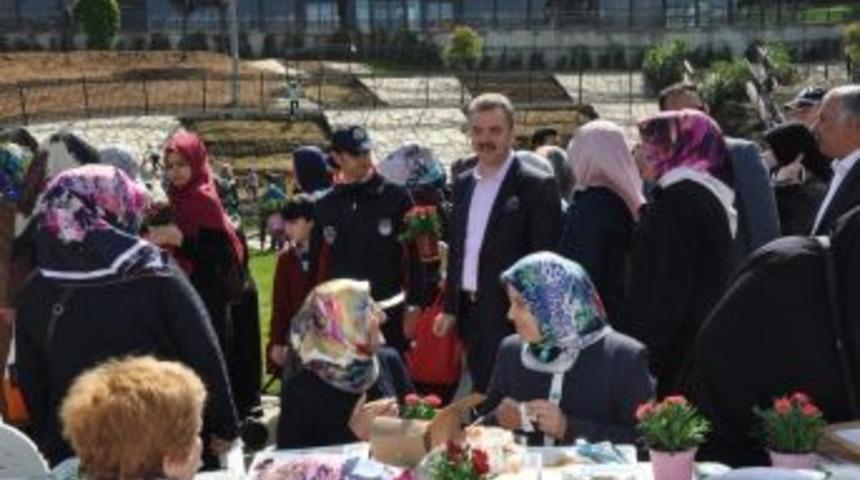 Başkan Usta: "kadınlar &Ouml;zeldir, Anneler Daha &Ouml;zeldir"