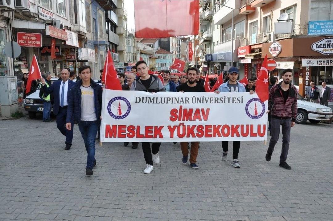 Simav&rsquo;da &Uuml;niversiteli Gen&ccedil;ler &Ccedil;anakkale İ&ccedil;in Y&uuml;r&uuml;d&uuml;